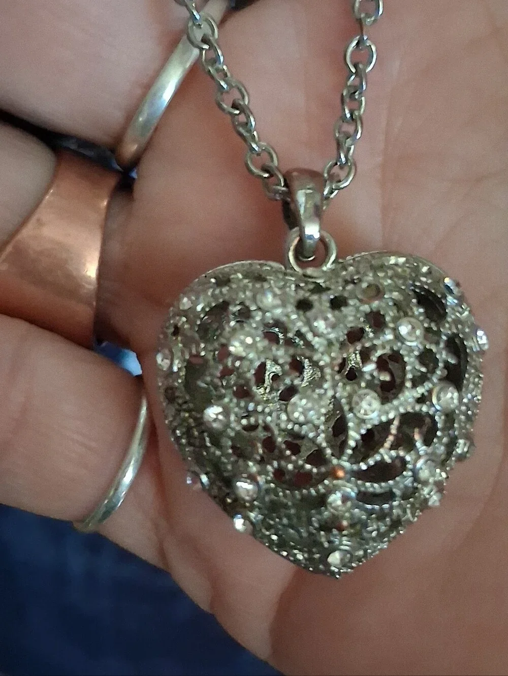 Silver Heart Filigree Pendant Necklace - Elegant Women's Jewelry